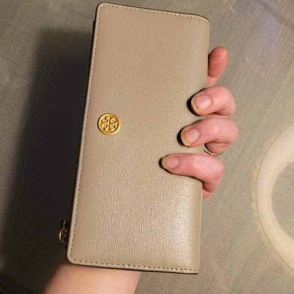 *SOLD* New with tags Tory Burch ROBINSON ZIP SLIM WALLE - Picture 3 of 16